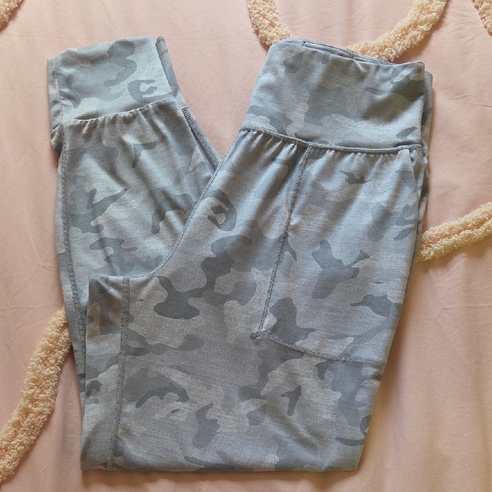 Women's Gap Fit Eclipse' Light Grey Camo Leggings